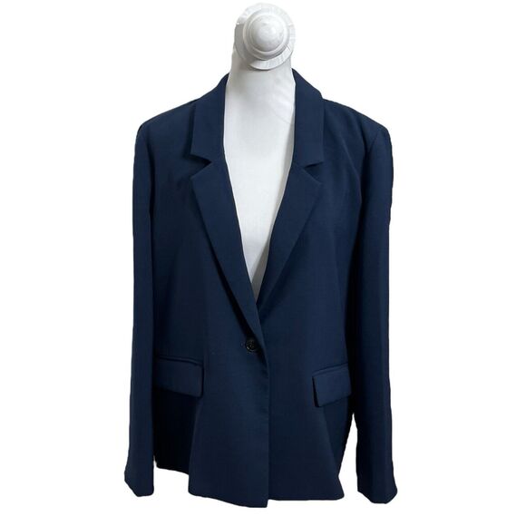 Welcome to my closet! - Picture 2 of 9